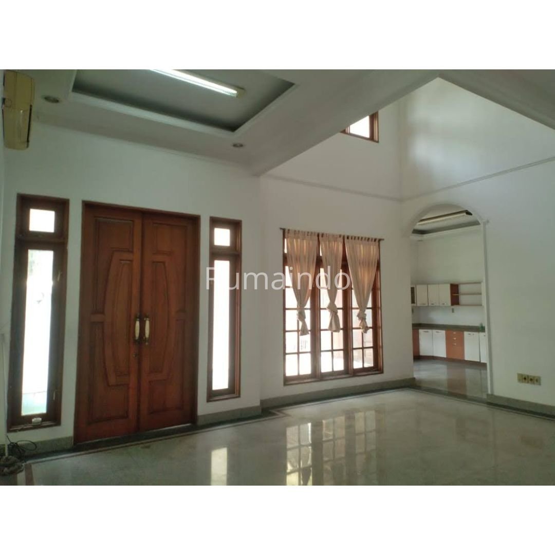 Disewakan Murah Rumah Komplek Ada Kolam Renang di Gudang Peluru Tebet Jakarta Selatan - 8