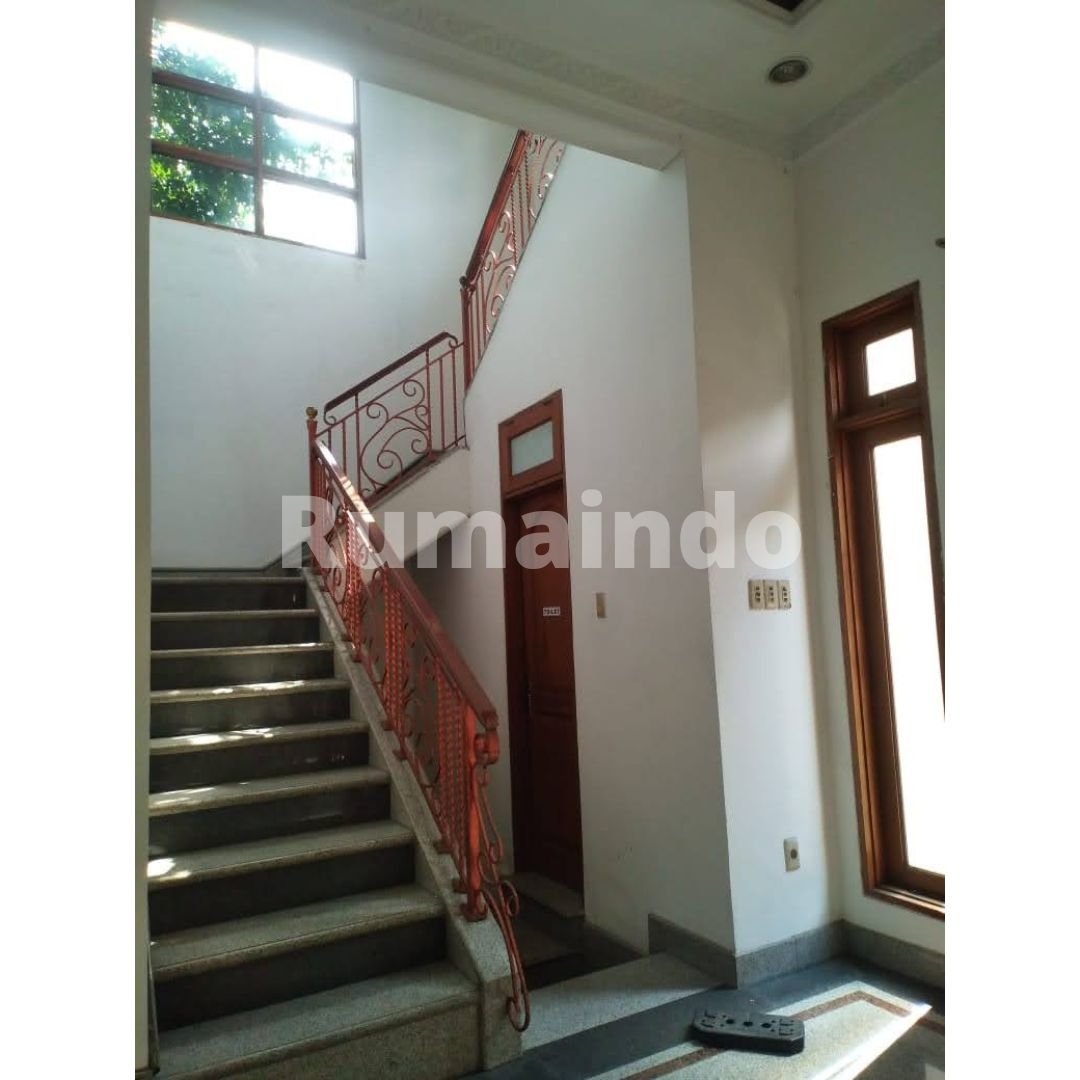 Disewakan Murah Rumah Komplek Ada Kolam Renang di Gudang Peluru Tebet Jakarta Selatan - 6