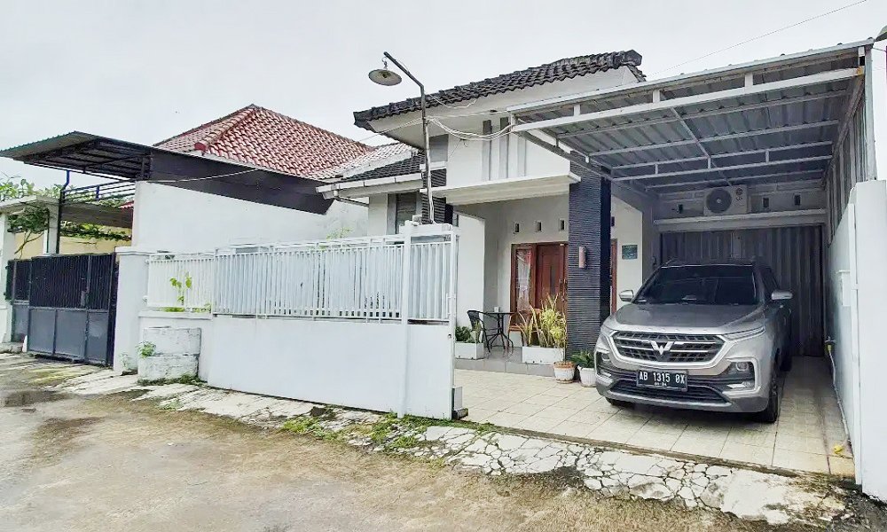 Rumah Dijual di Sleman Yogyakarta Dekat Universitas Respati, RS Hermina Yogyakarta, Bandara Adisutjipto, Plaza Ambarrukmo - 1