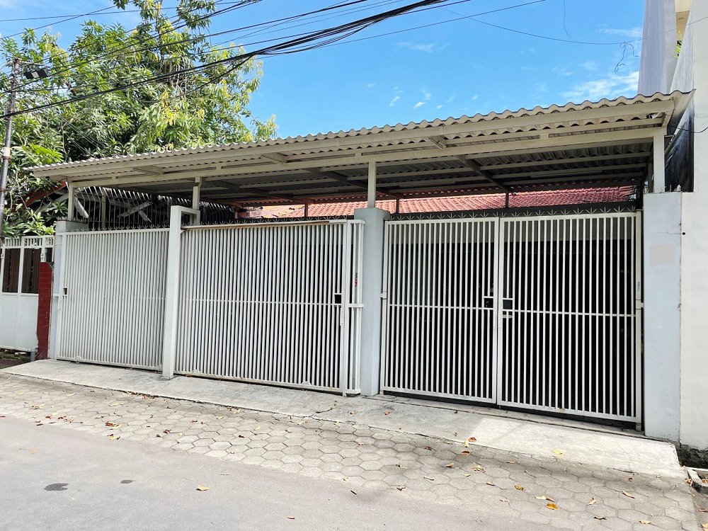 Rumah Dijual di Surabaya Dekat Marvell City Mall, Grand City Mall, Universitas Airlangga, RS Premier Surabaya, Taman Bungkul - 1