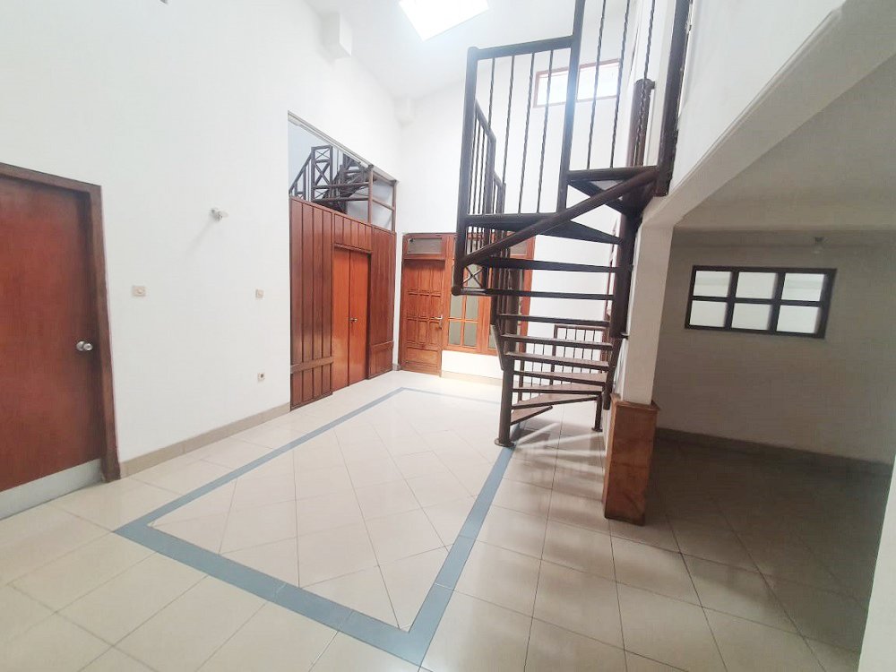Rumah Disewakan Dekat Ciputra World Surabaya, Kampus UWKS, RS Mayapada Surabaya, Kebun Binatang Surabaya, TVRI - 4
