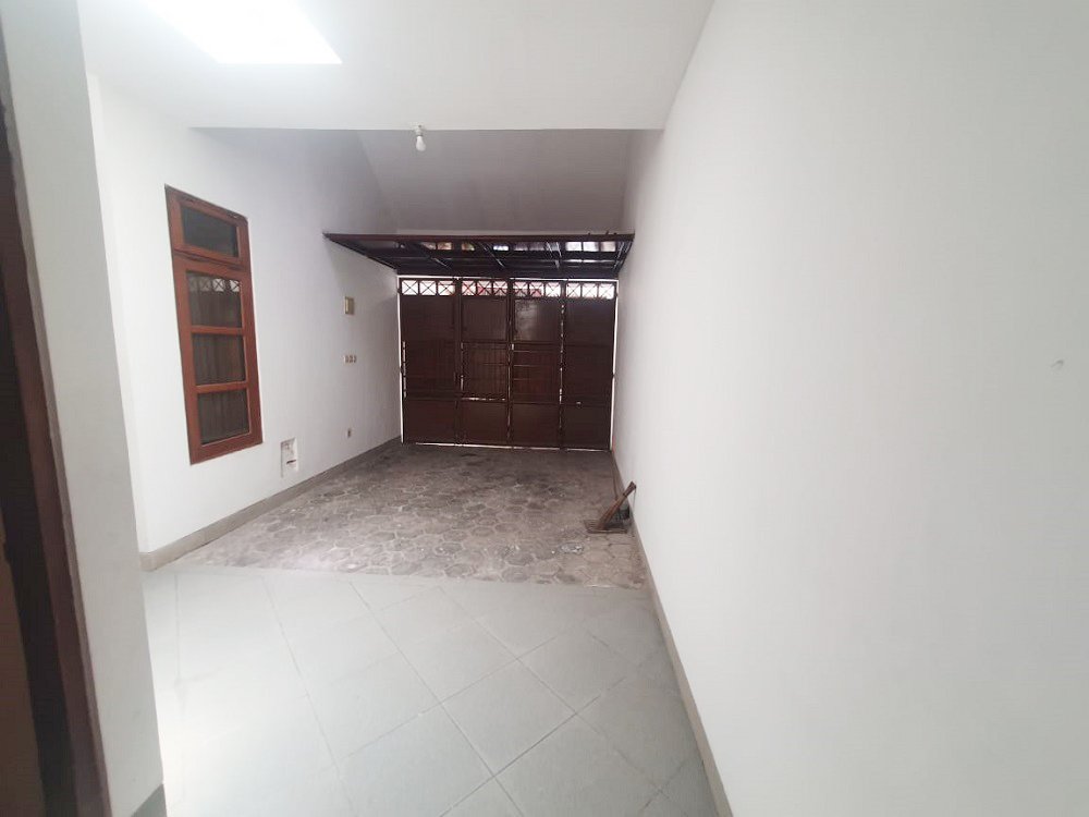 Rumah Disewakan Dekat Ciputra World Surabaya, Kampus UWKS, RS Mayapada Surabaya, Kebun Binatang Surabaya, TVRI - 3