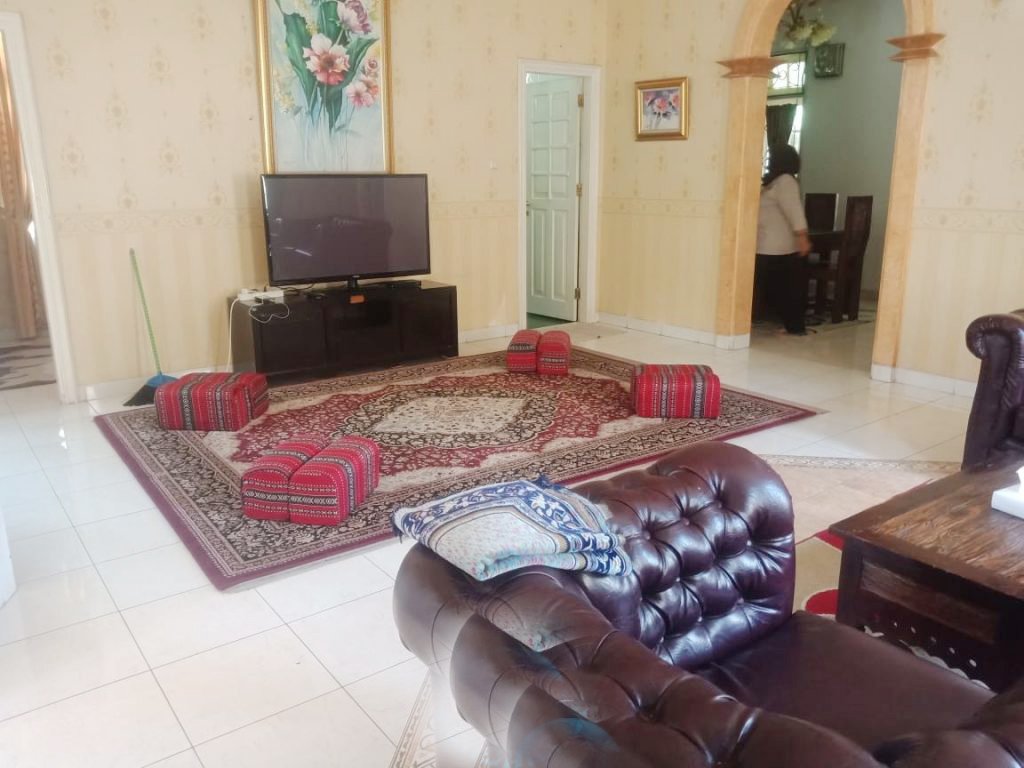 Sewa Villa di Kota Bunga Little Venice Puncak Dengan Kolam Renang View Danau Little Venice dan Pegunungan - 5