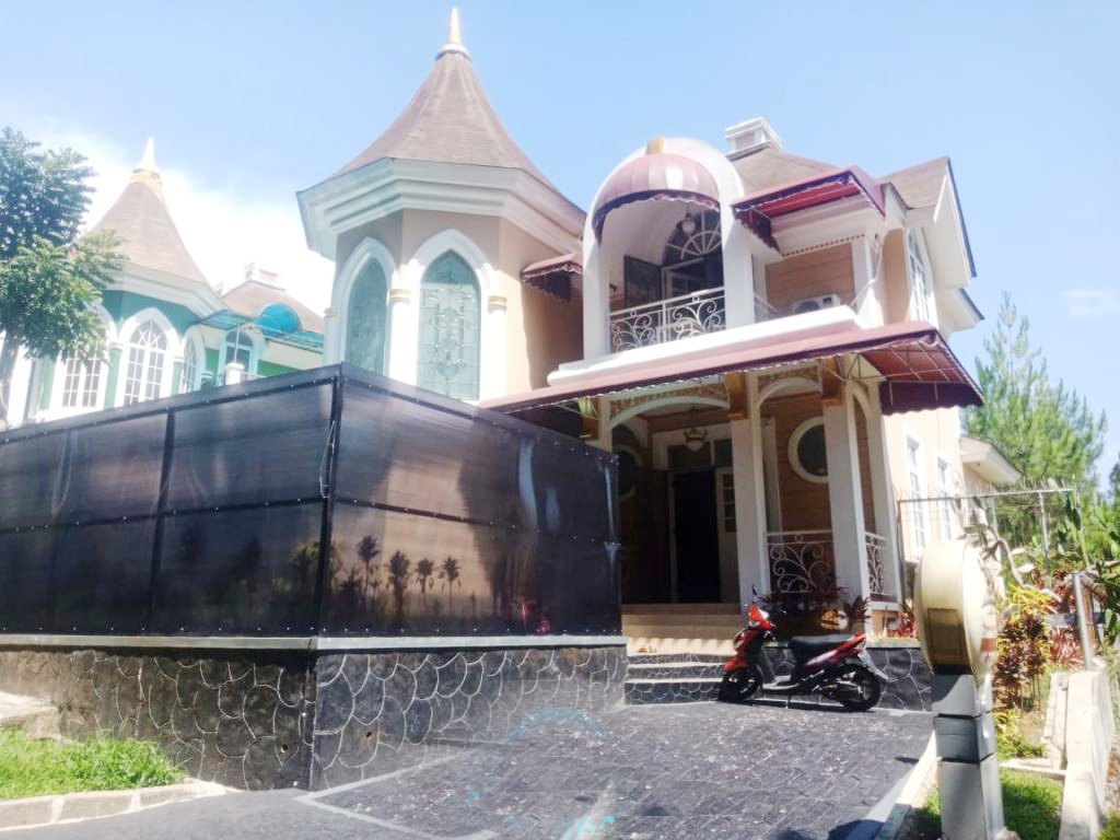 Sewa Villa di Kota Bunga Little Venice Puncak Dengan Kolam Renang View Danau Little Venice dan Pegunungan - 4