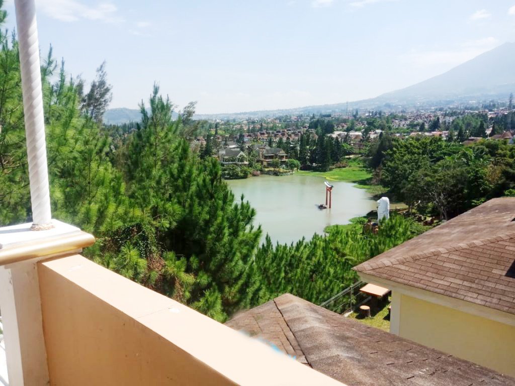 Sewa Villa di Kota Bunga Little Venice Puncak Dengan Kolam Renang View Danau Little Venice dan Pegunungan - 2