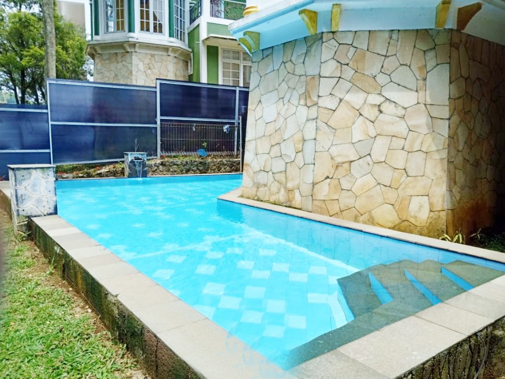 Sewa Villa di Kota Bunga Little Venice Puncak Dengan Kolam Renang View Danau Little Venice dan Pegunungan - 3