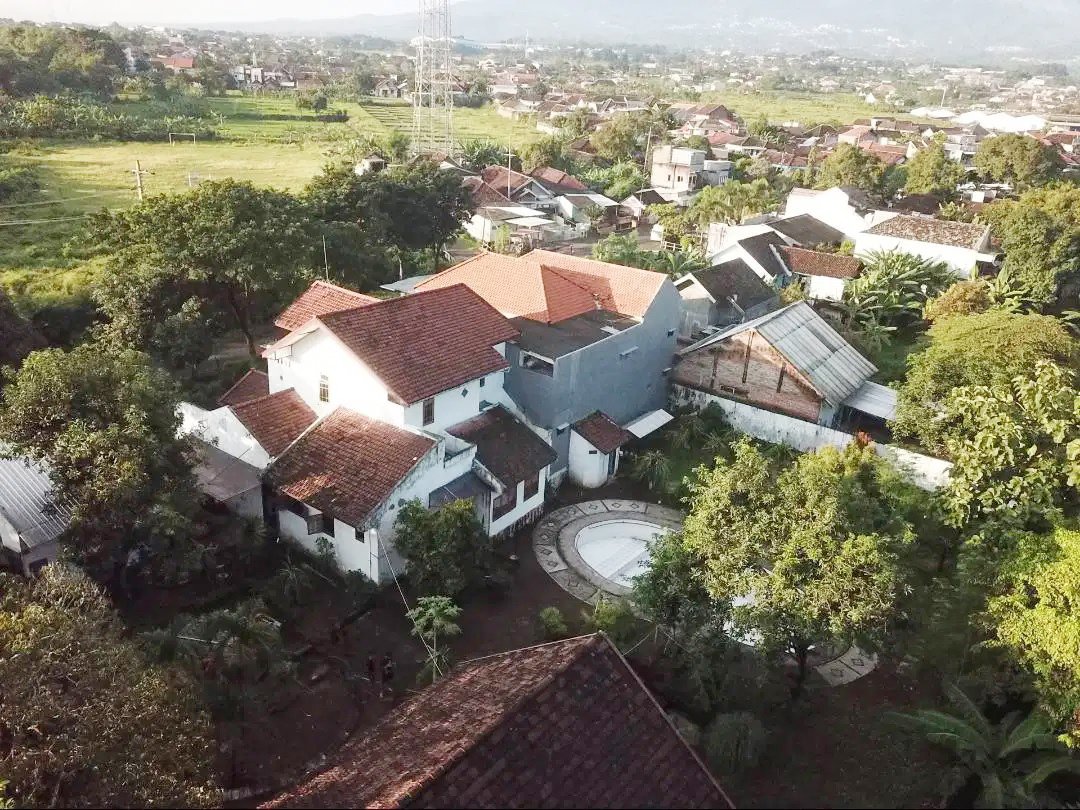 Dijual Cepat Rumah Semi Villa di Pandaan Pasuruan, Tanah Luas, Halaman Luas, Ada Kolam Renang, View Gunung - 5