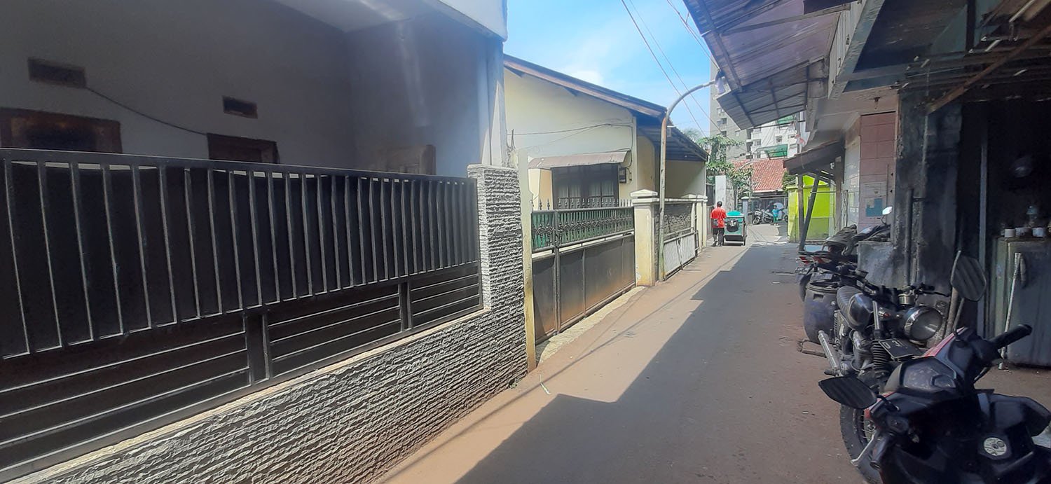 RUMAH 8 KAMAR TIDUR SIAP HUNI  KAWASAN PERKANTORAN, JASA DAN NIAGA SAYAP JALAN CIKUTRA KOTA BANDUNG - 2