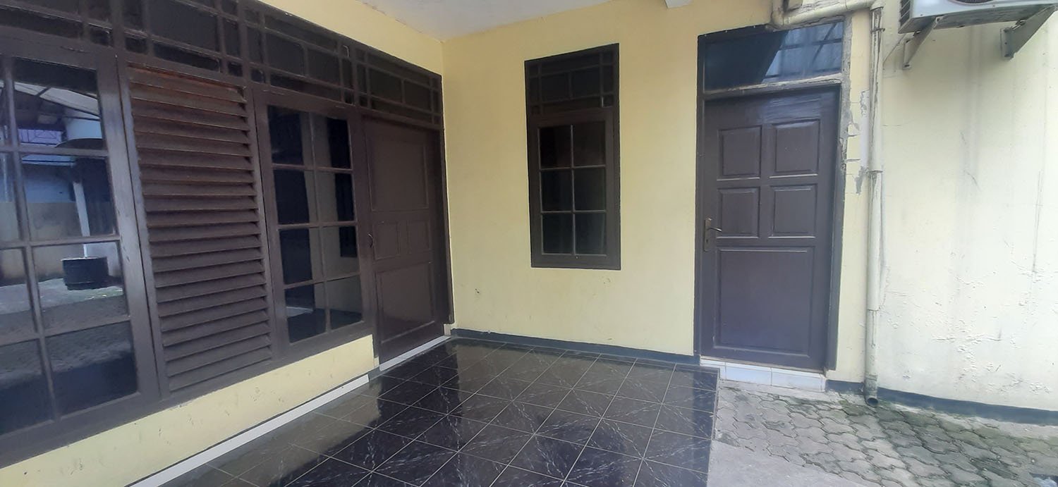 RUMAH 8 KAMAR TIDUR SIAP HUNI  KAWASAN PERKANTORAN, JASA DAN NIAGA SAYAP JALAN CIKUTRA KOTA BANDUNG - 6