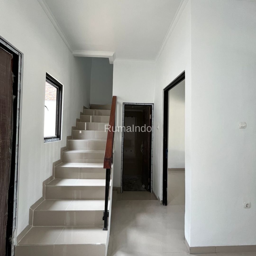 Dijual Rumah 2 Lantai Tanpa DP di Panjibuwono City Bekasi - 4