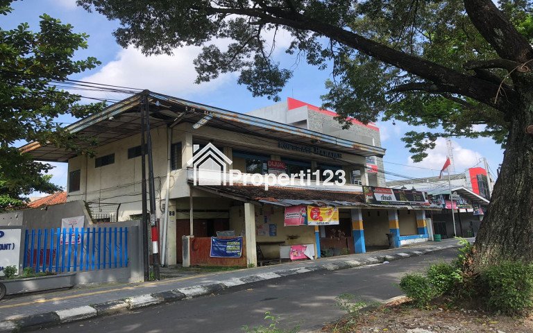 Jual Tanah dan Bangunan Pucang Sawit dekat UNS - 1