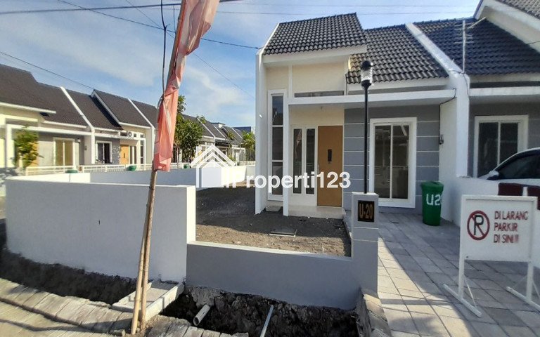 Jual Rumah Siap Huni  Type 36 Pojok Di Klurak Candi Sidoarjo - 1