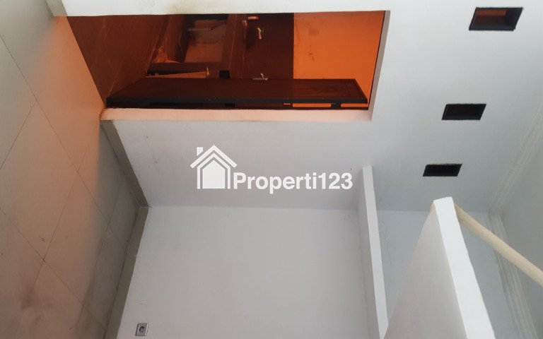DIJUAL RUMAH DI PERUMAHAN TAMAN BUARAN INDAH 4, PENGGILINGAN, JAKARTA TIMUR - 5