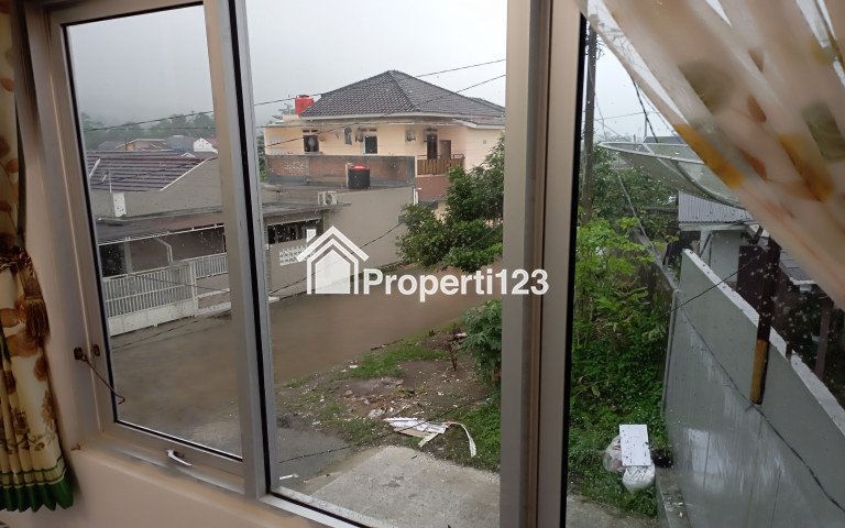 Di jual cepat rumah 2 lantai SHM - 2
