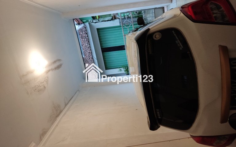 Jual rumah strategis murah 2 lantai - 6