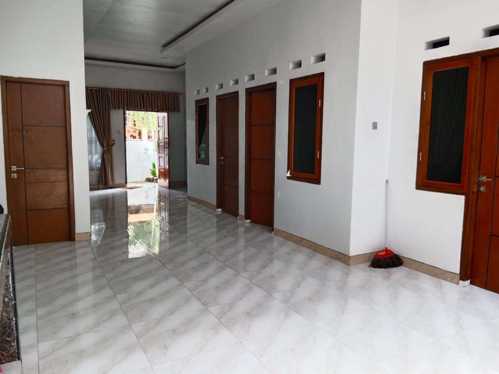 Disewakan Rumah  Permata Puri Ngalian  Semarang - 6