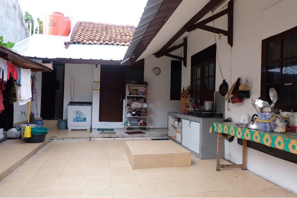 Rumah Taman Luas Asri di Raguanan di Jakarta Selatan - 5