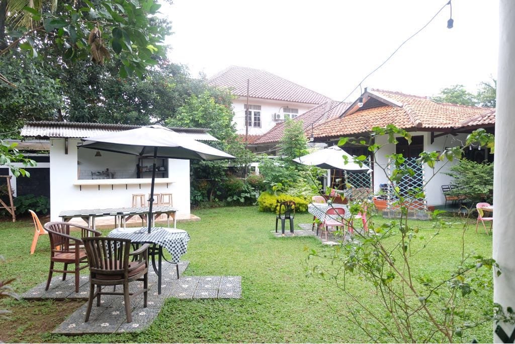 Rumah Taman Luas Asri di Raguanan di Jakarta Selatan - 3