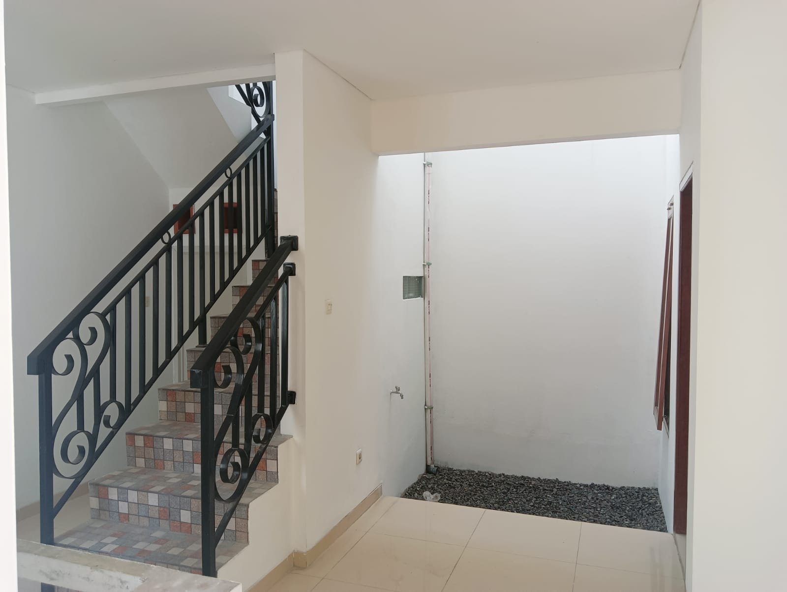 Rumah 2 lantai harga murah di jagakarsa - 8