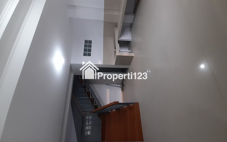 Dijual Rumah Baru Dua Lantai Posisi Pinggir Jalan - 3