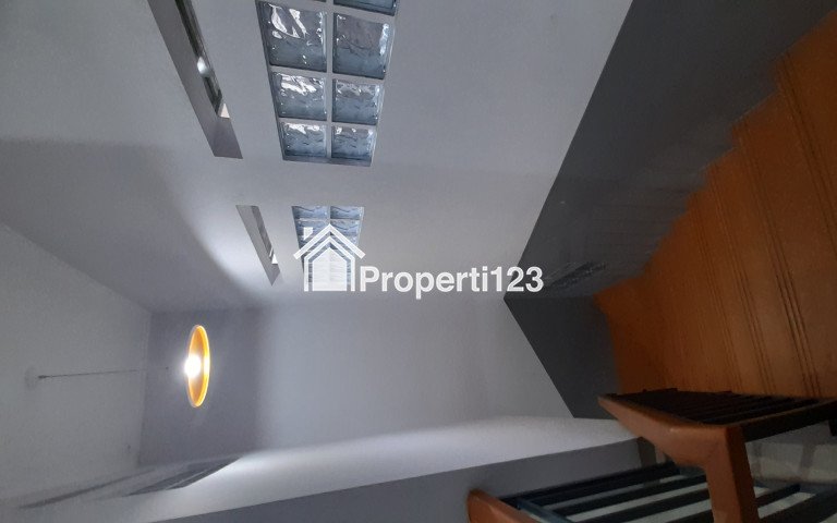 Dijual Rumah Baru Dua Lantai Posisi Pinggir Jalan - 7