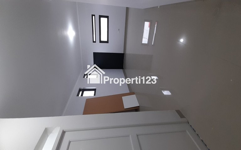 Dijual Rumah Baru Dua Lantai Posisi Pinggir Jalan - 10