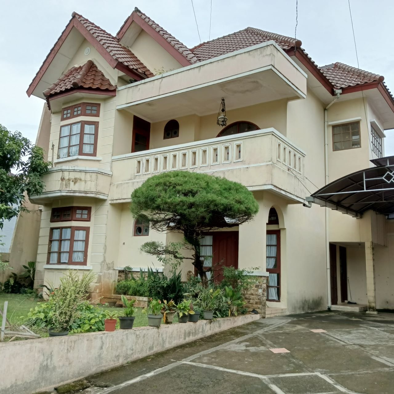 RUMAH DUA LANTAI DILINGKUNGAN ASRI DAN STRATEGIS - 22