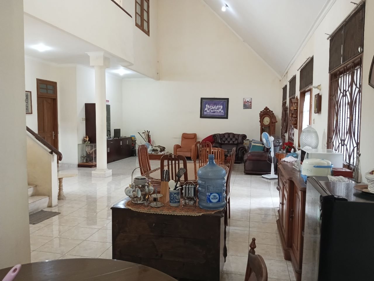RUMAH DUA LANTAI DILINGKUNGAN ASRI DAN STRATEGIS - 1