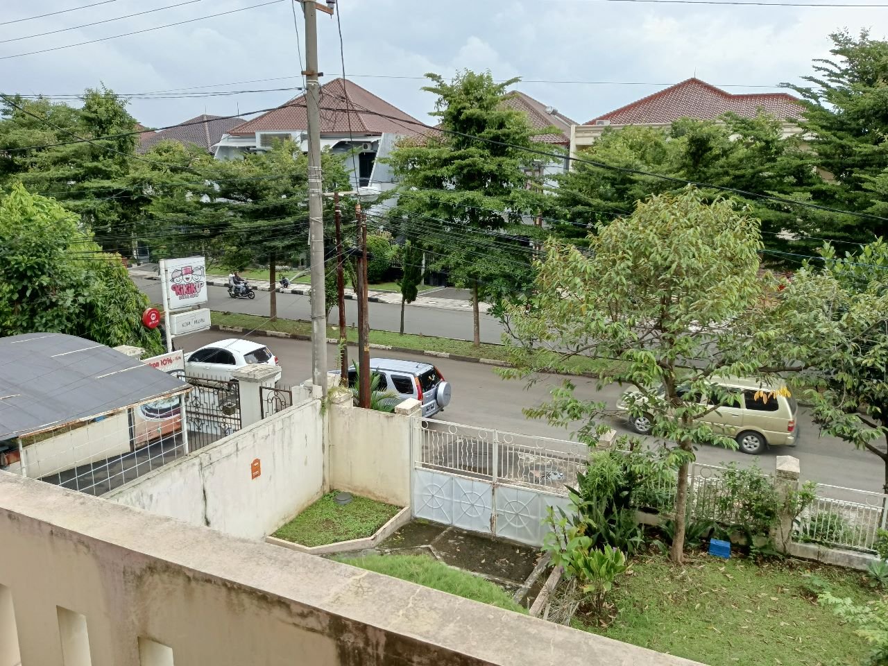 RUMAH DUA LANTAI DILINGKUNGAN ASRI DAN STRATEGIS - 48