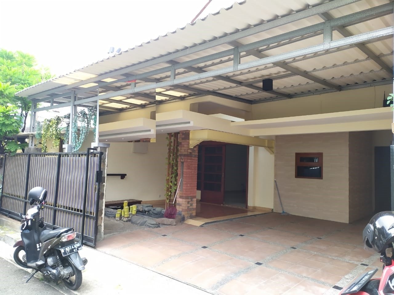 Rumah Asri murah terawat di Ragunan Jakarta Selatan - 2