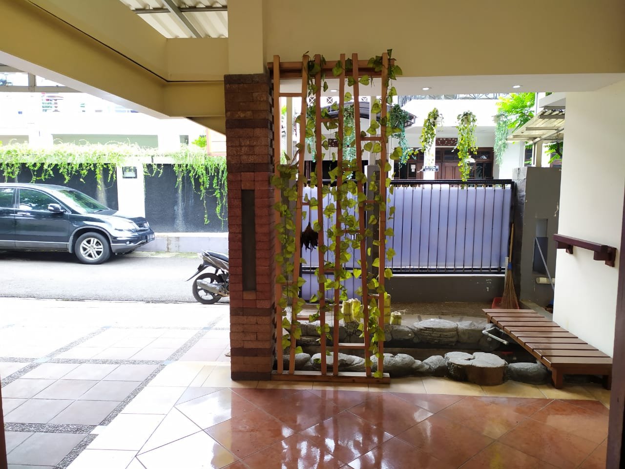 Rumah bagus 2 lt, Siap huni di kawasan Ragunan, Jakarta Selatan - 4