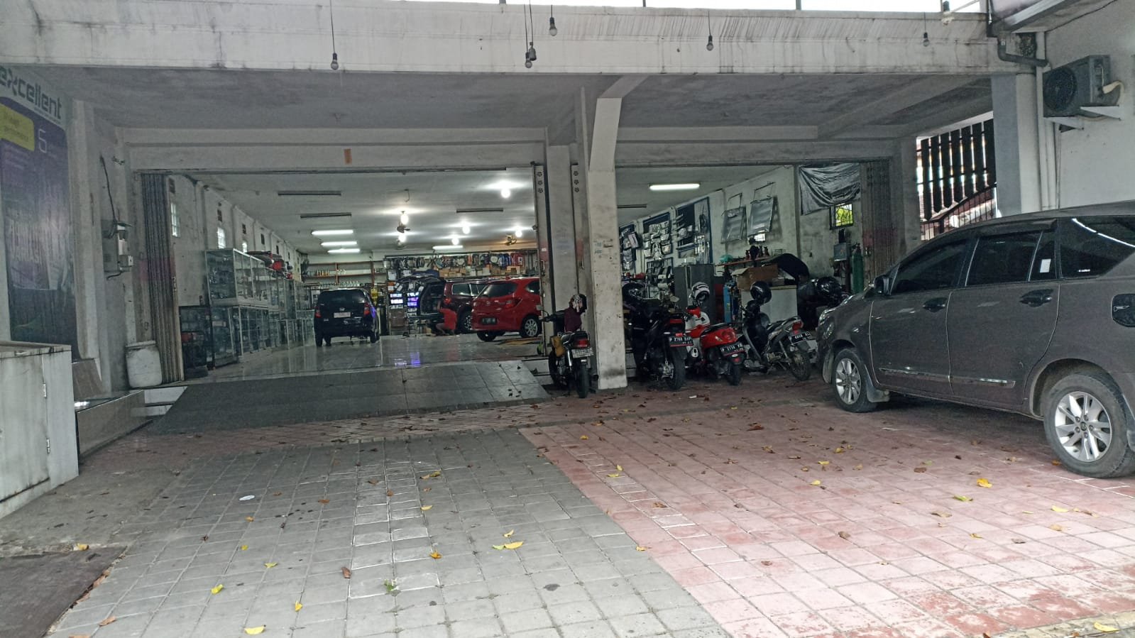 RUMAH MEWAH DAN TOKO DI TENGAH KOTA BANYUWANGI - 6