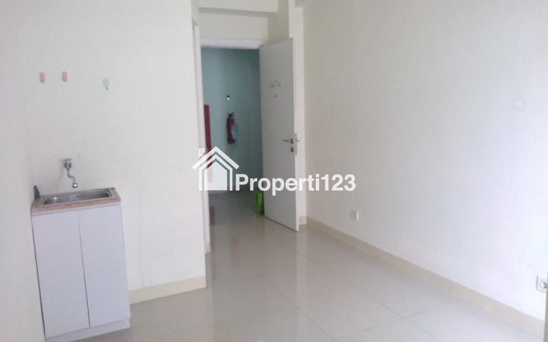 The green pramuka city apartemen studio kosong - 1
