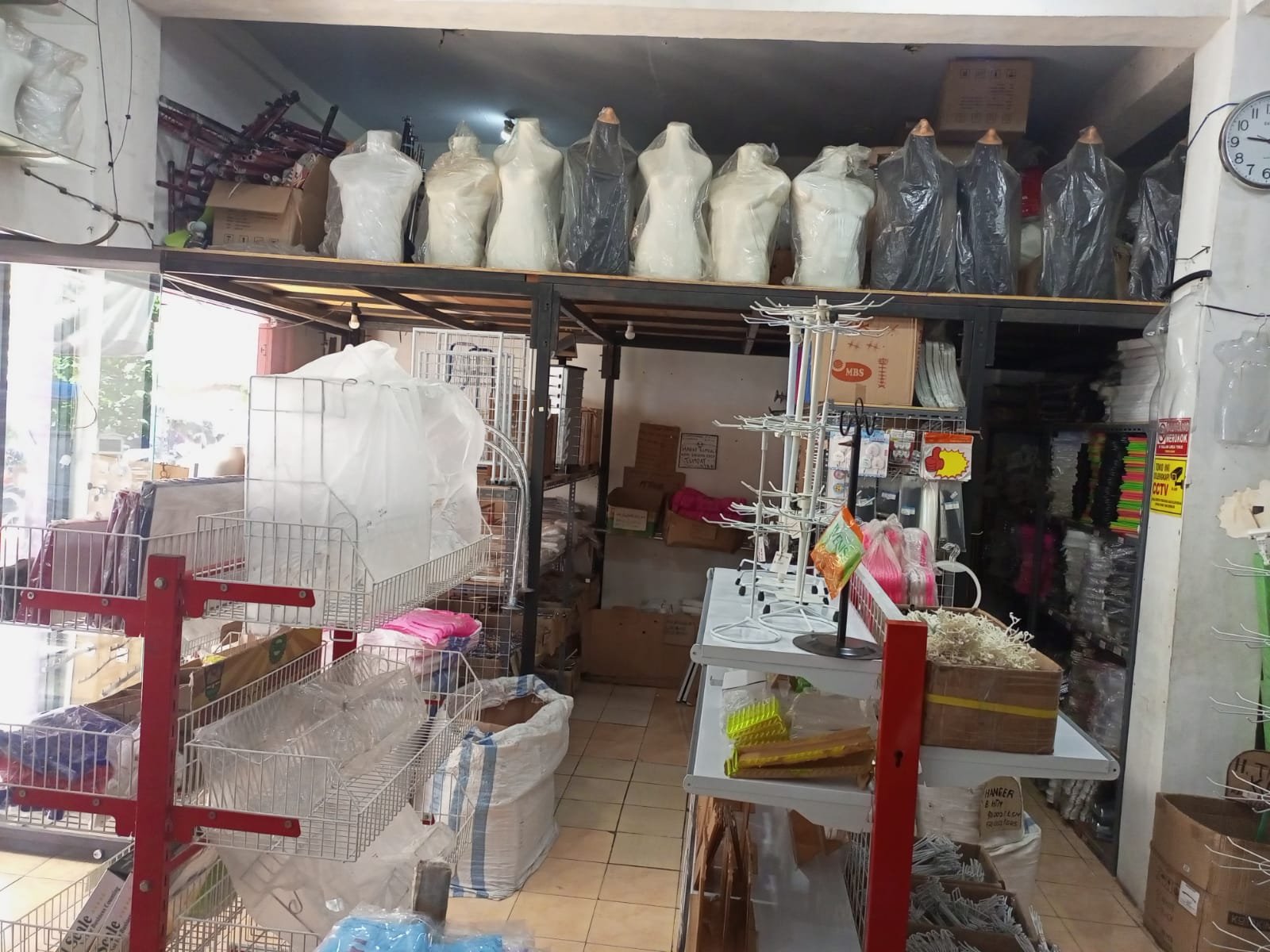 Toko di Pasar Pahing Kediri Hadap Jalan Raya Sebrang Apotek Redjo - 19