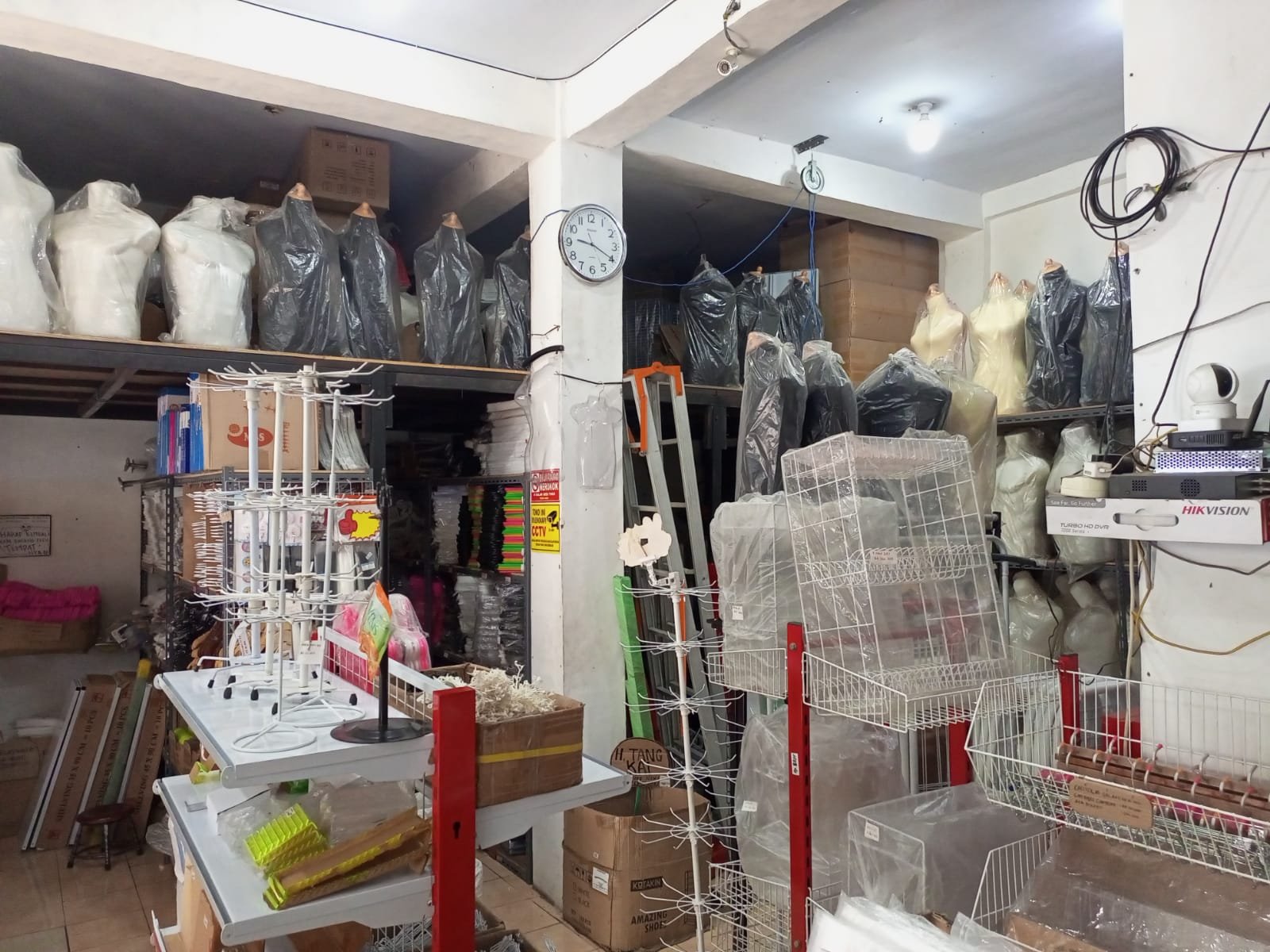 Toko di Pasar Pahing Kediri Hadap Jalan Raya Sebrang Apotek Redjo - 21