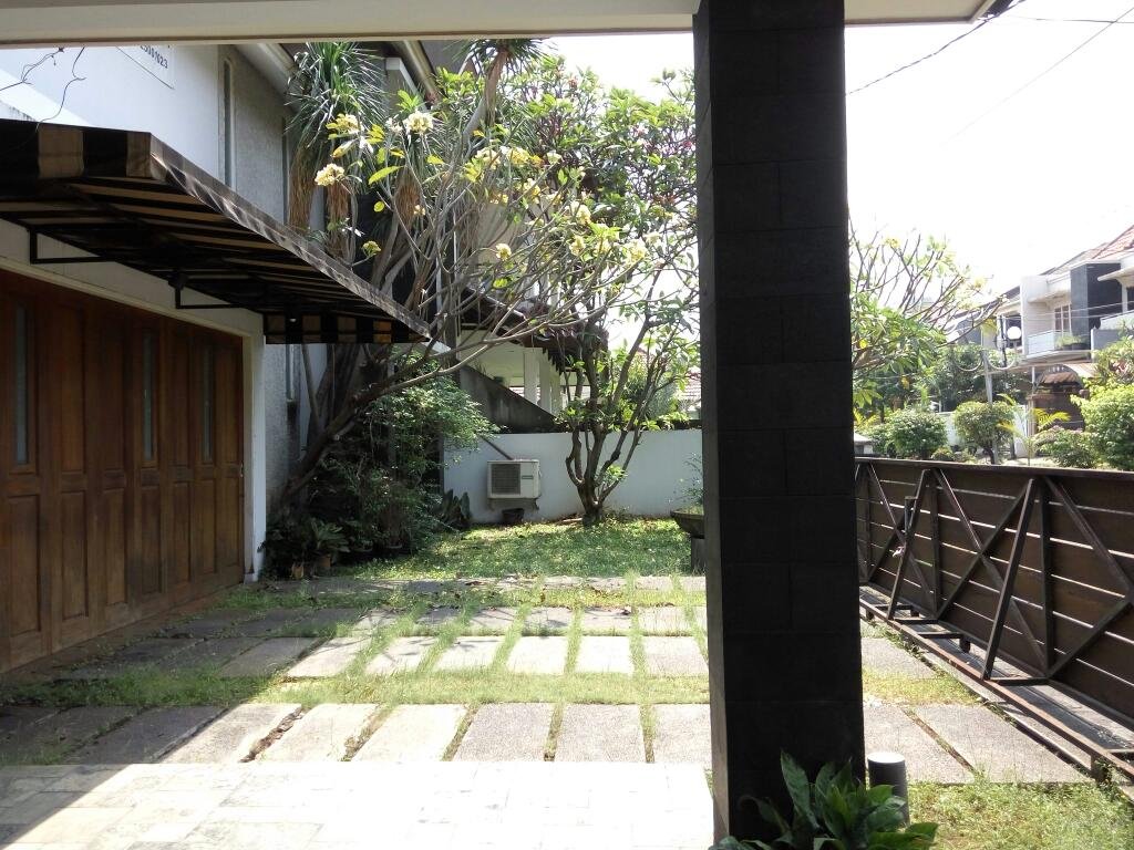 Rumah Mewah, murah Bonus kolam Renang di Kawasan Rempoa, Ciputat - 7