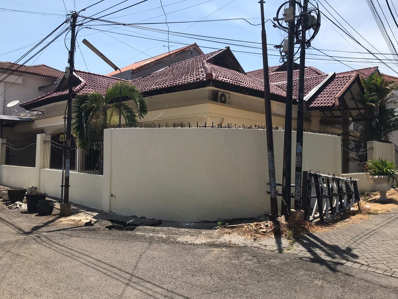 Rumah Siap Huni di Chris Kencana, Surabaya Barat - 2