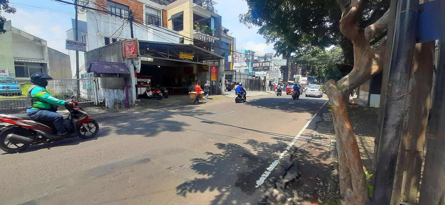 RUMAH HITUNG TANAH DI JALAN CIHAMPELAS BANDUNG - 4