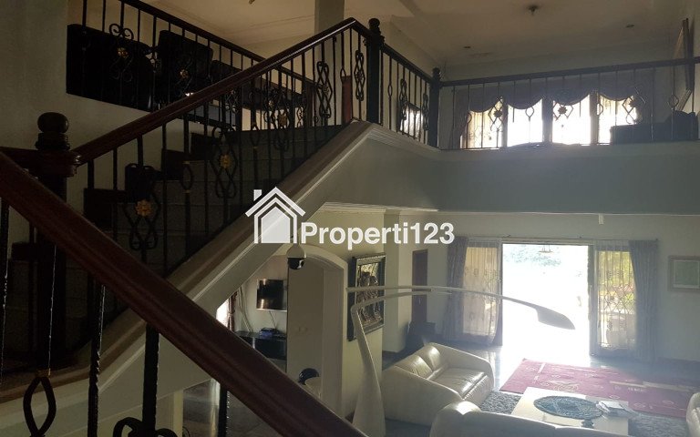 Rumah dengan Halaman yang sangat besar Dipinggir Toll Andara - 2