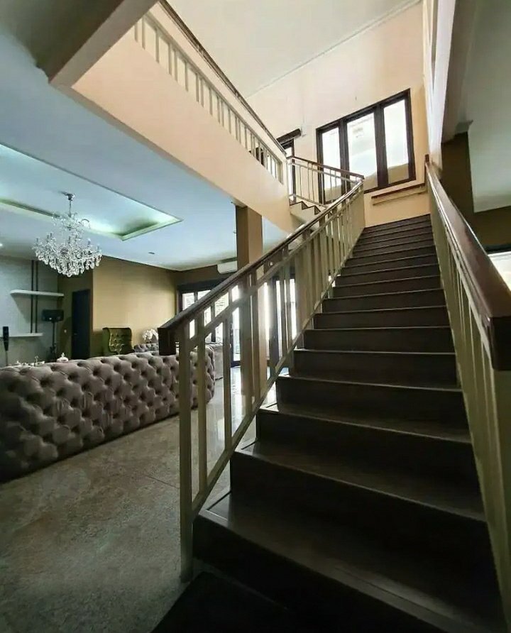 Rumah mewah di Pesanggrahan ada kolam renang  dan siap Huni - 5