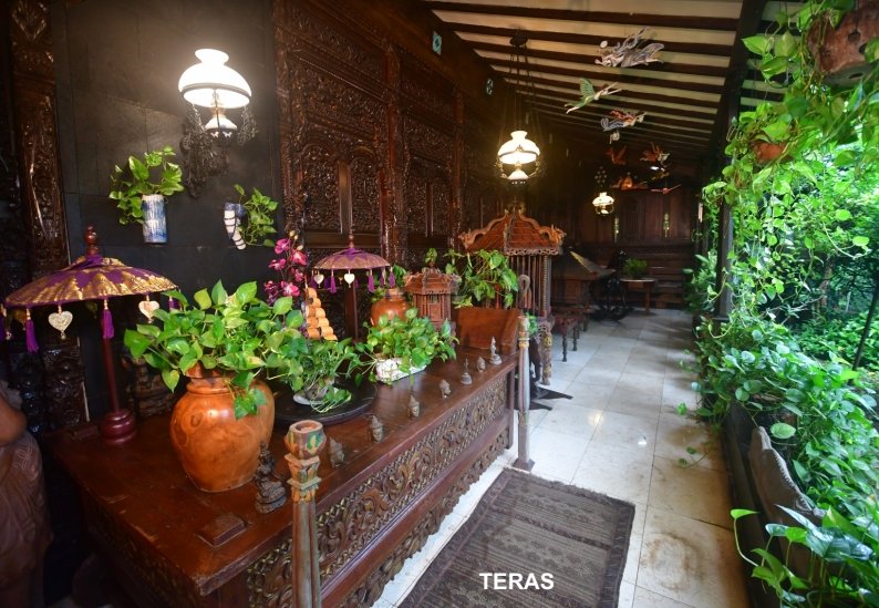 Rumah Mewah Langgam Jawa Klasik siap Nego, Bonus Tanah 1025 m2 - 2