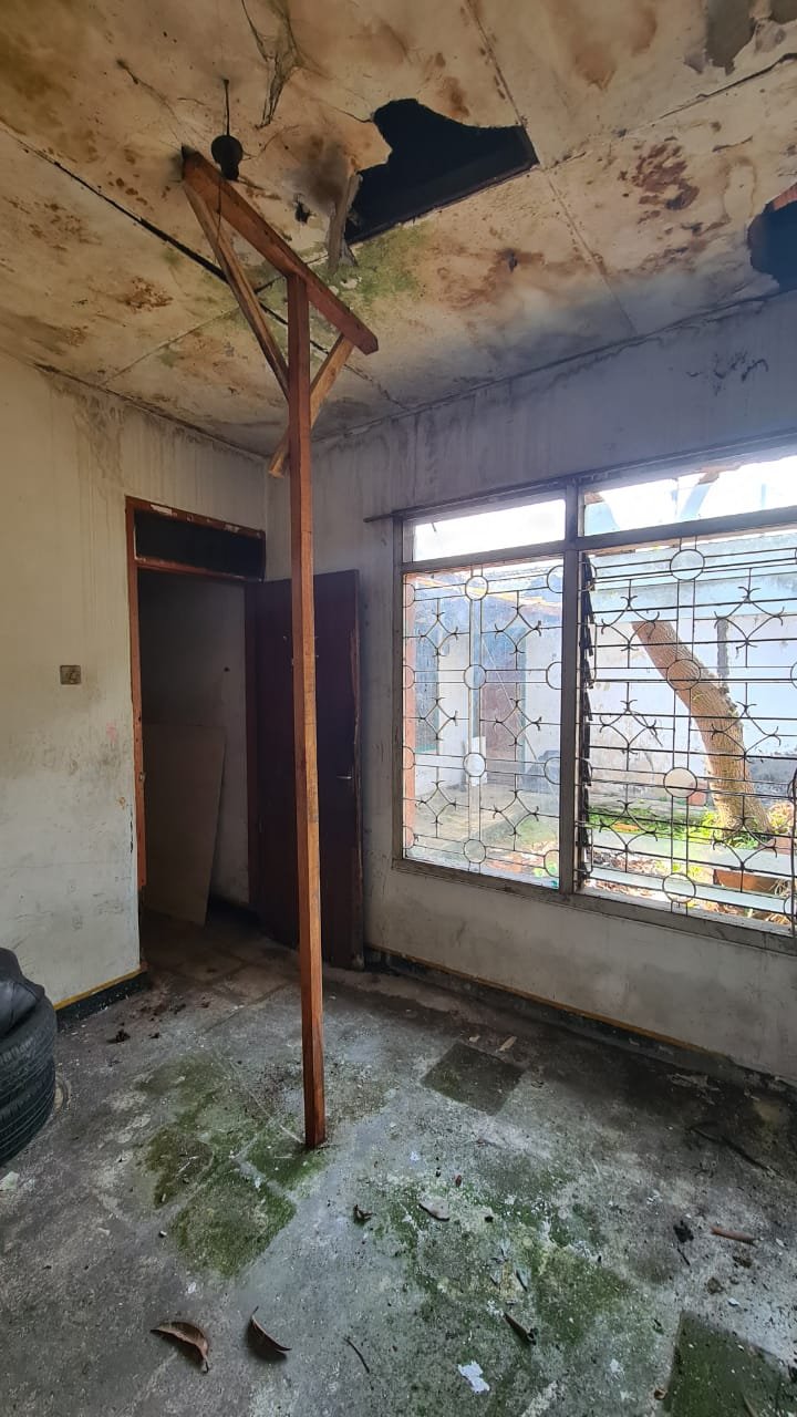 DIJUAL RUMAH DAN BANUNAN KOMERSIL PINGGIR JALAN COCOK UNTUK INVESTASI - 18