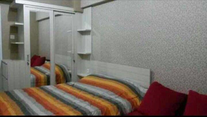 The green pramuka city apartement studio furnish per bulan. - 2