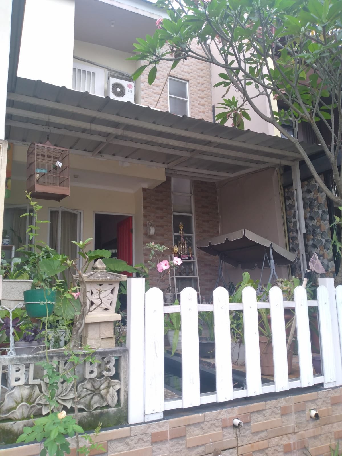 Dijual Cepat area Bintaro : Rumah 2 lantai Cantik, luas, aman dan nyaman. Dekat dengan fasiltas umum dan stasiun KRL. - 13