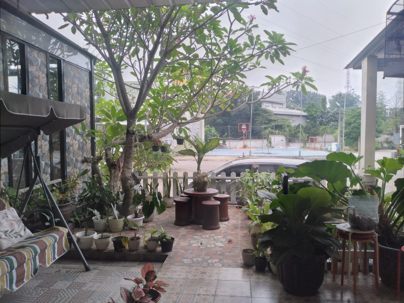 Dijual Cepat area Bintaro : Rumah 2 lantai Cantik, luas, aman dan nyaman. Dekat dengan fasiltas umum dan stasiun KRL. - 1