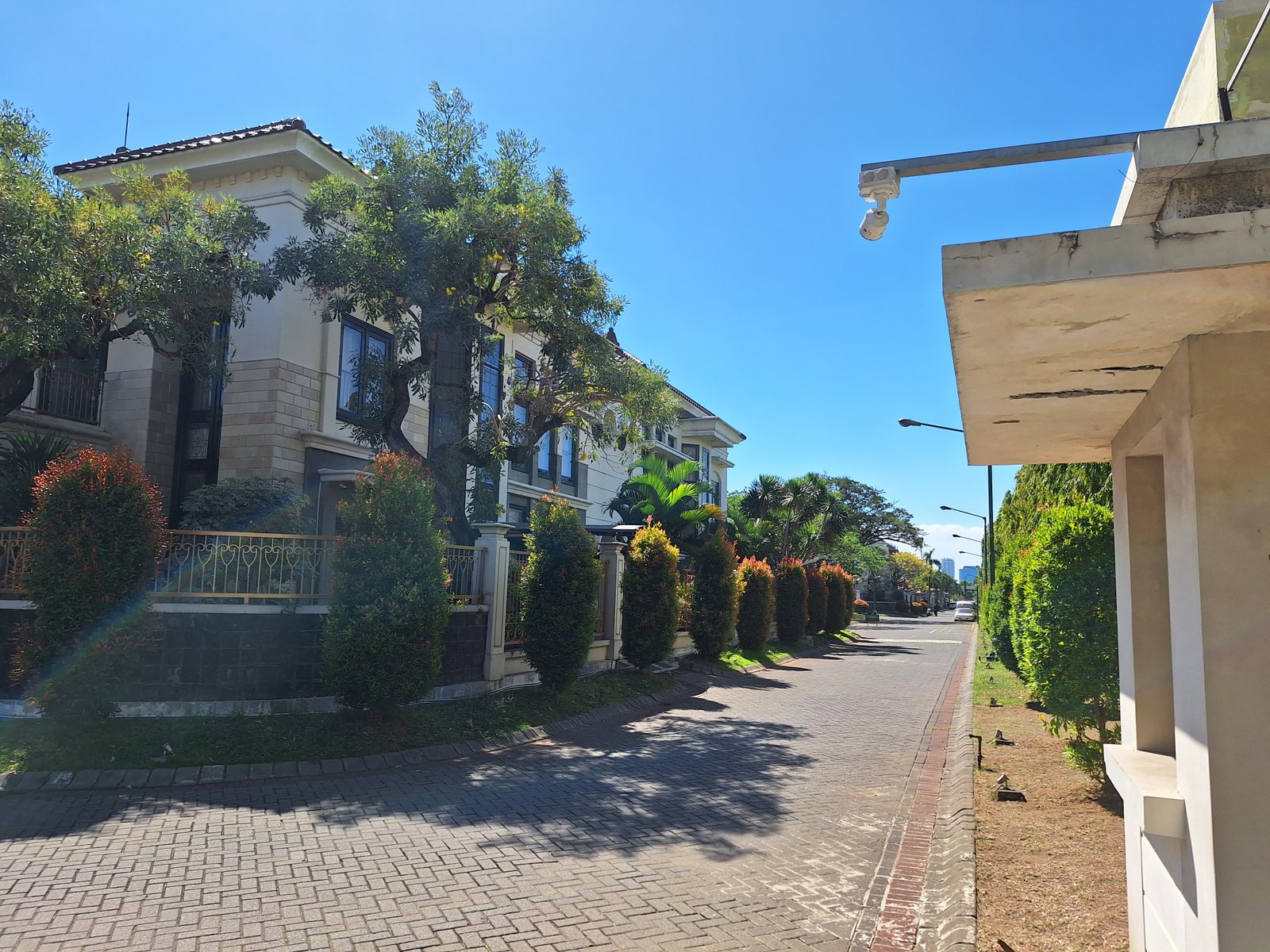 RUMAH LUX 3 Lantai di Surabaya Timur - 15