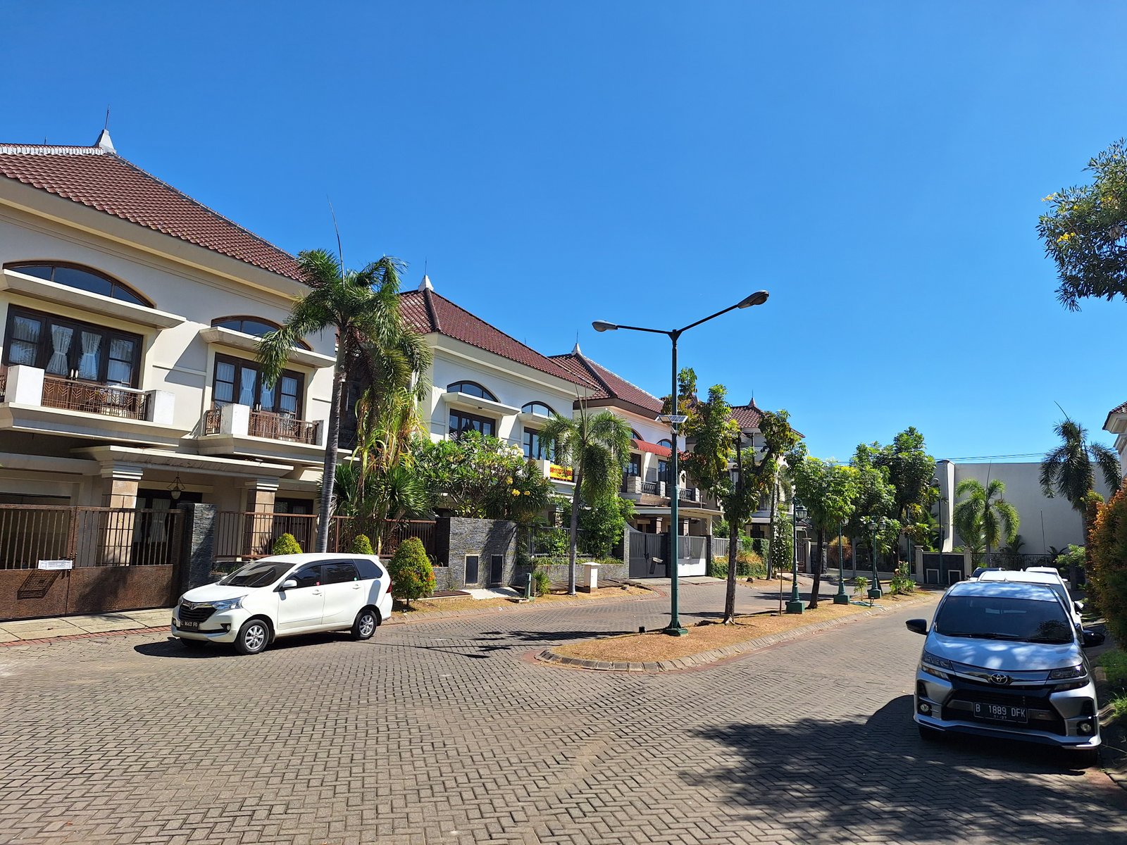 RUMAH LUX 3 Lantai di Surabaya Timur - 12