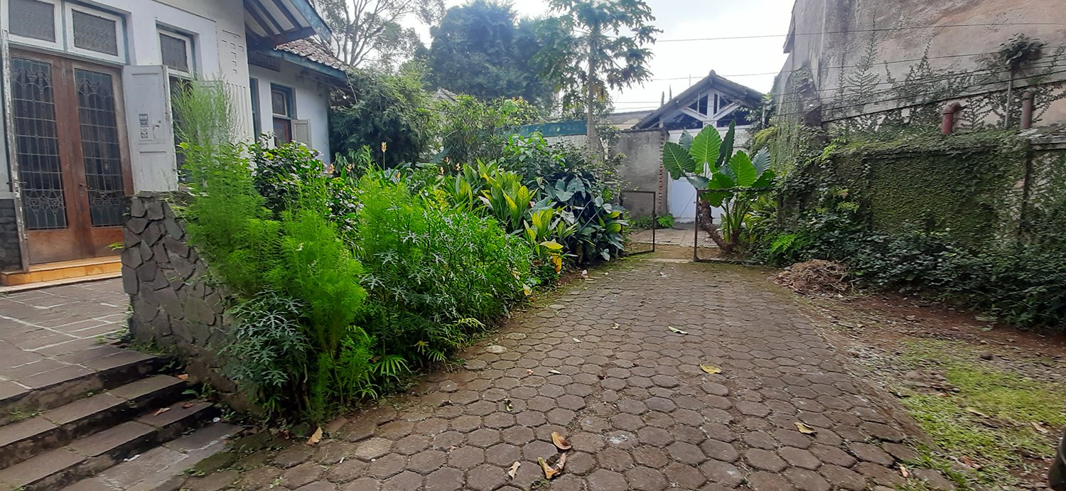 RUMAH HITUNG TANAH DI JALAN IR.H. JUANDA DAGO BANDUNG - 23