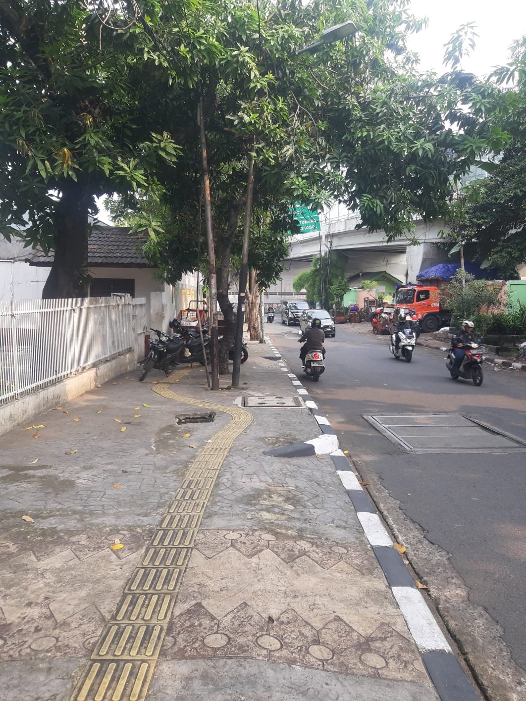 Dijual Murah Rumah Kantor di Tanjung Duren, Jakarta Barat - 6