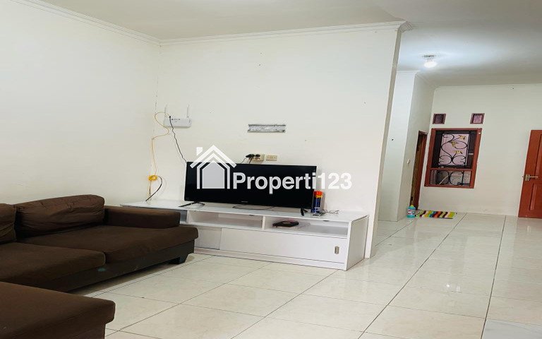 Rumah dijual lokasi Sukahati, Cibinong - 1